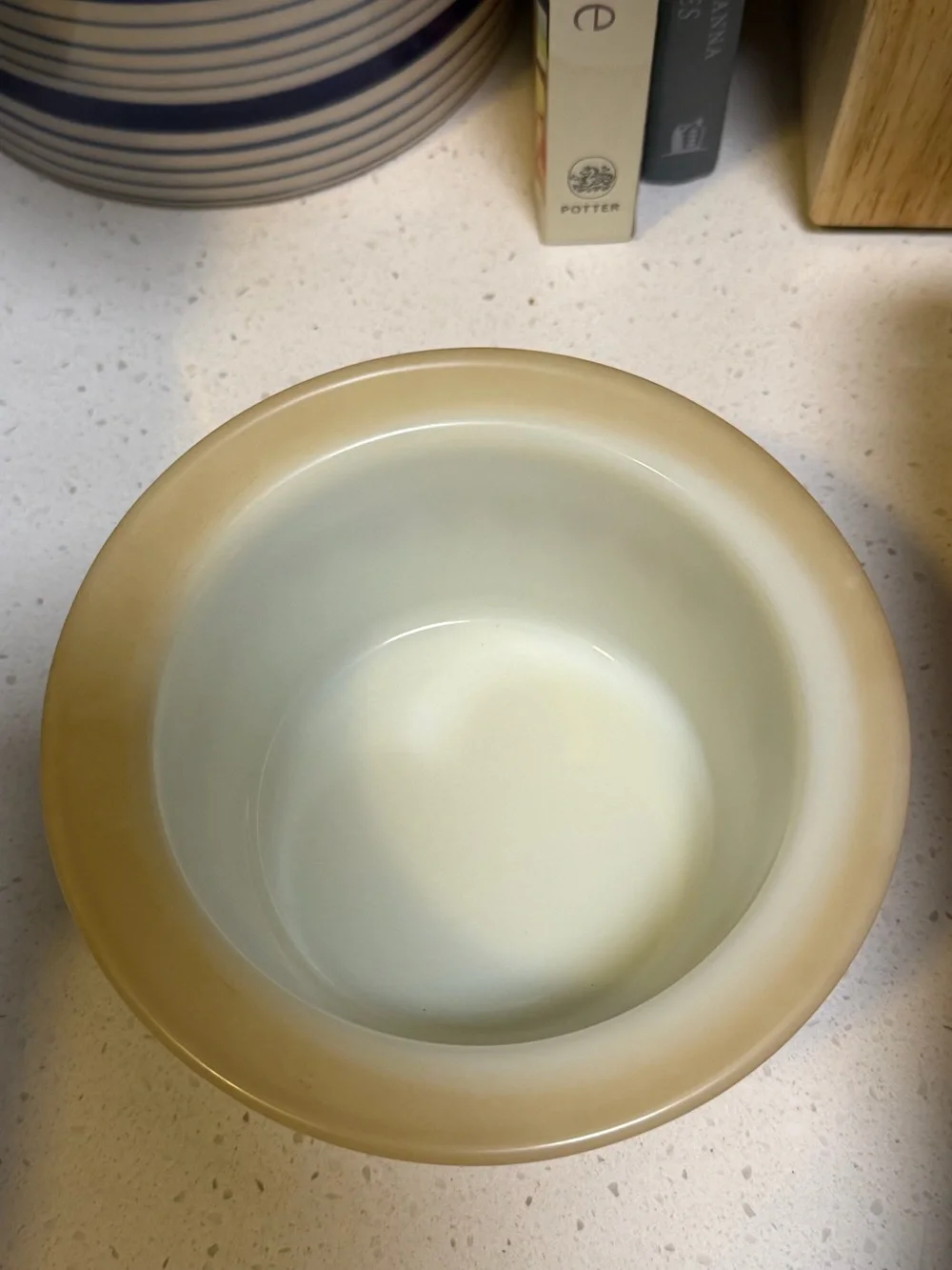Pyrex Vintage Butterfly Gold Butter Tub Dish with Plastic Lid - Picture 3 of 4